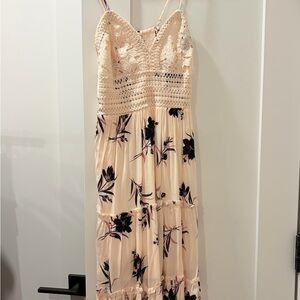 Sleeveless Crochet Bodice Floral Knee Dress Never Worn - Cream